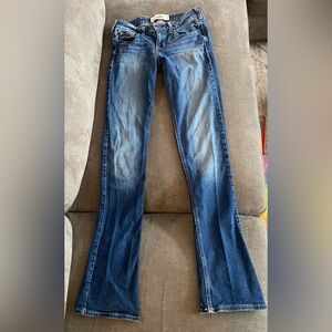 Medium wash Hollister low-rise bootcut jeans. Size 5 long. W 27. L35